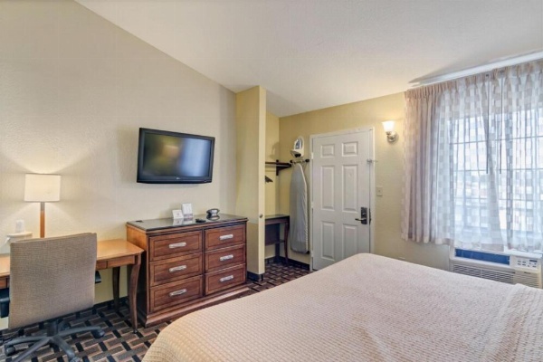 Savannah Garden Hotel image 16